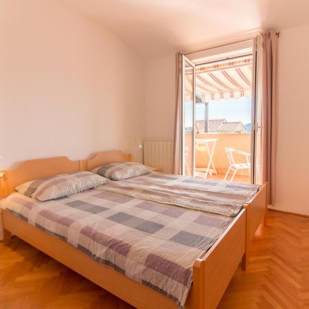 Malinska - Apartment Glavas Ngoại thất bức ảnh