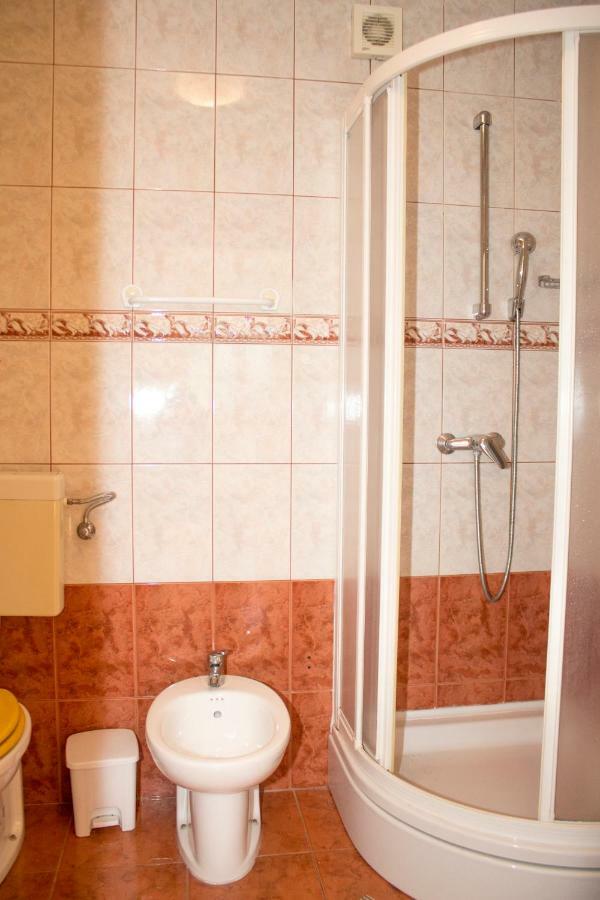 Malinska - Apartment Glavas Ngoại thất bức ảnh